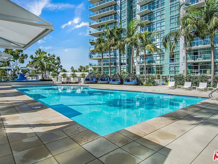 13700 Marina Pointe Dr #1725 — Photo 22