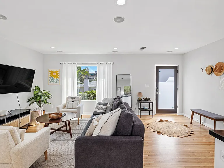 7103 Earldom Ave — Photo 16