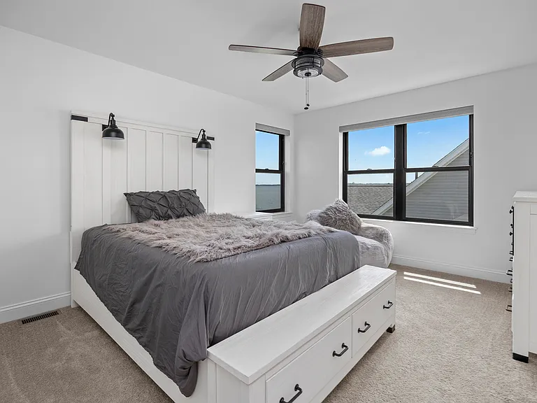 2717 S Waterside Ct — Photo 13