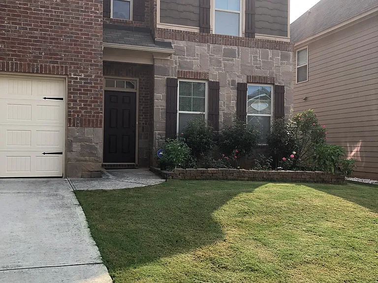 595 Highbranch Cir — Photo 2