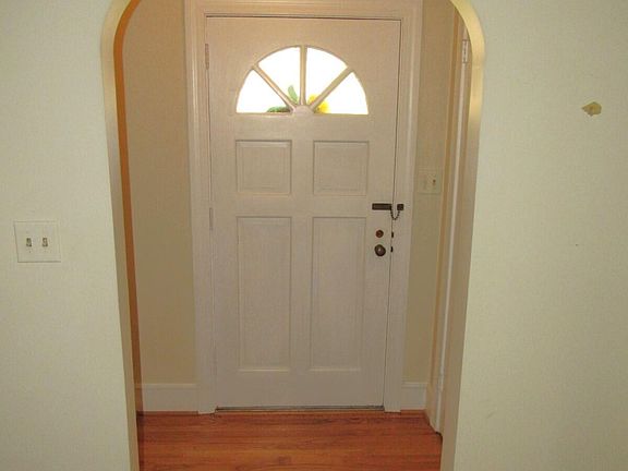 3rd image of 300 Forest Rd