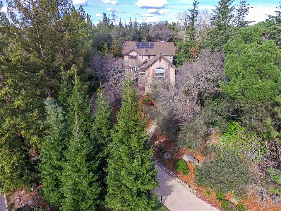 1st image of 114 Gainsborough Cir