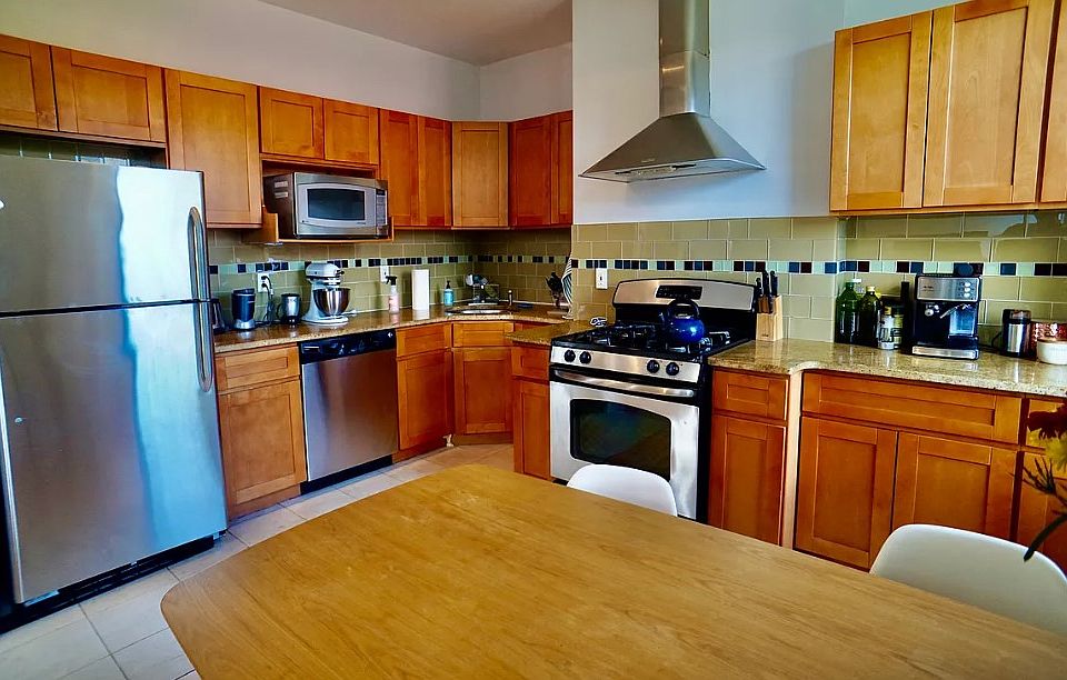 1st image of 636 Carlton Ave APT 3L