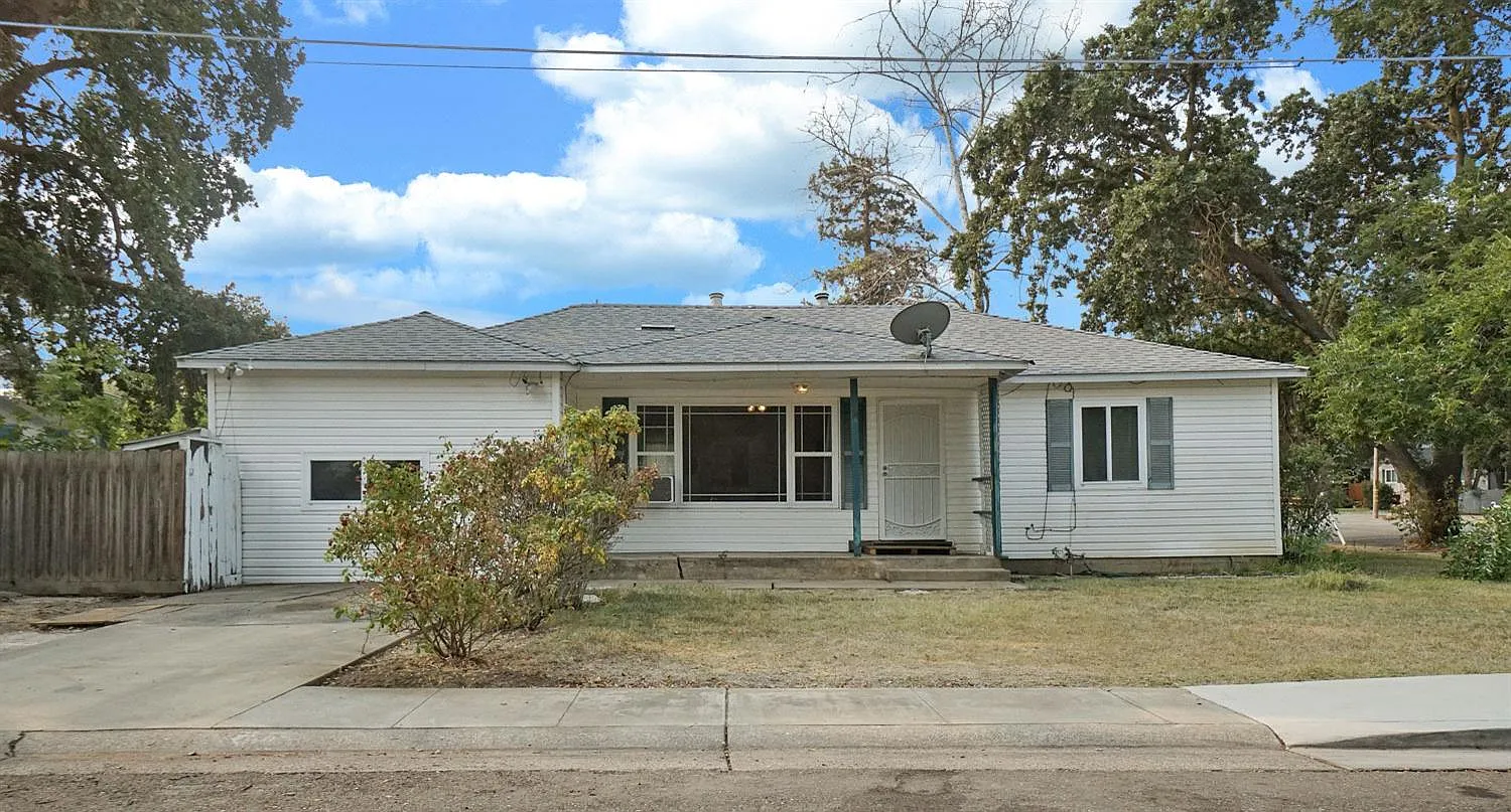 204 B St photo 1