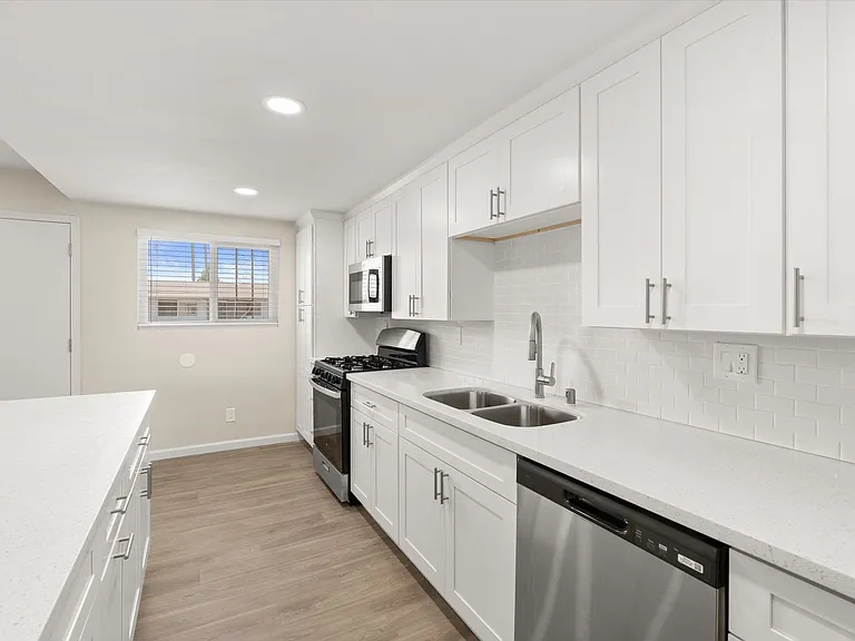 Tyler Arms Apartments - Riverside, CA — Photo 54