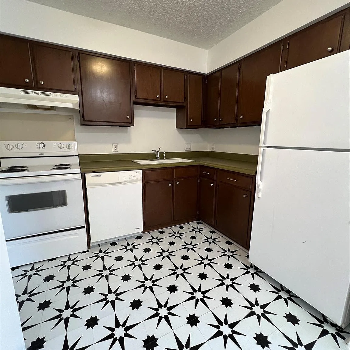 1 bed, 1.0 bath, 800 sqft, $1,195 — Photo 2