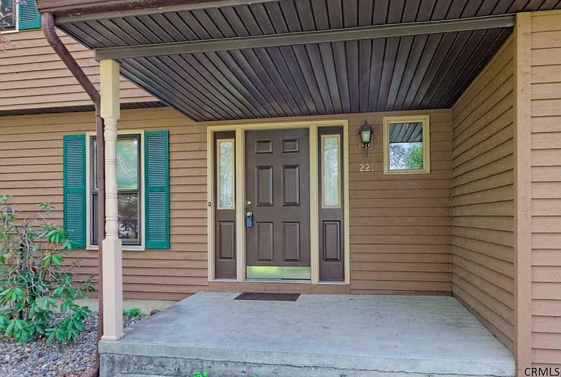 3rd image of 221 VINCENZA Lane