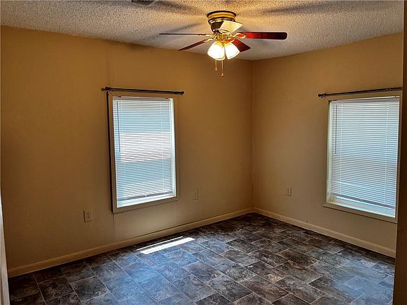 4th image of 3508 Royal Dr