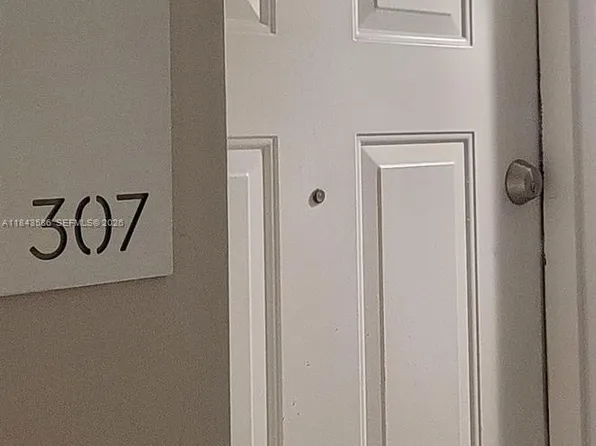 540 Brickell Key Dr APT 307, Miami, FL 33131