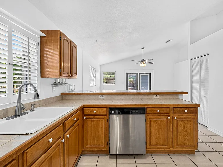 3105 Saint Clair Ave — Photo 14