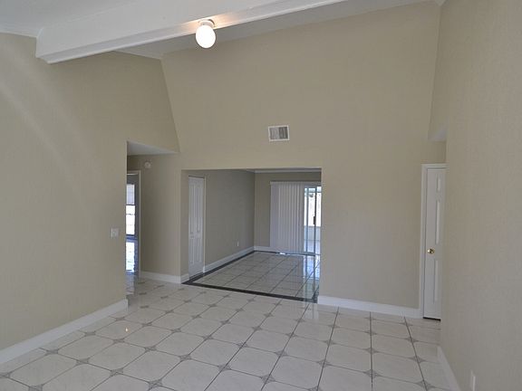 5th image of 121 Hildalgo Ave