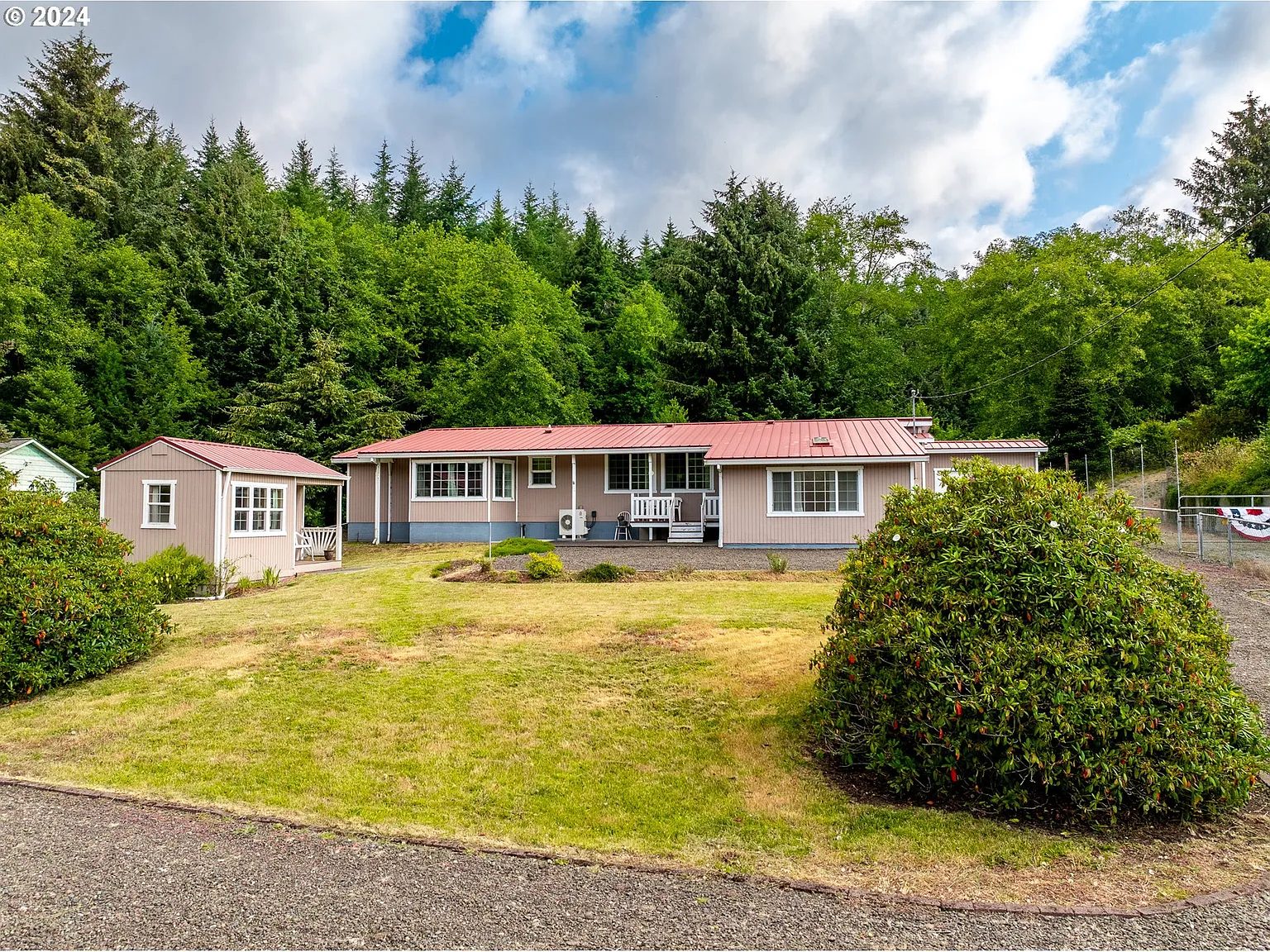 36685 Highway 101 N photo 1