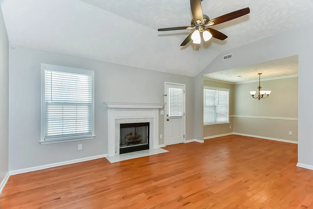 3 bed, 2.0 bath, 1840 sqft, $2,360 — Photo 4