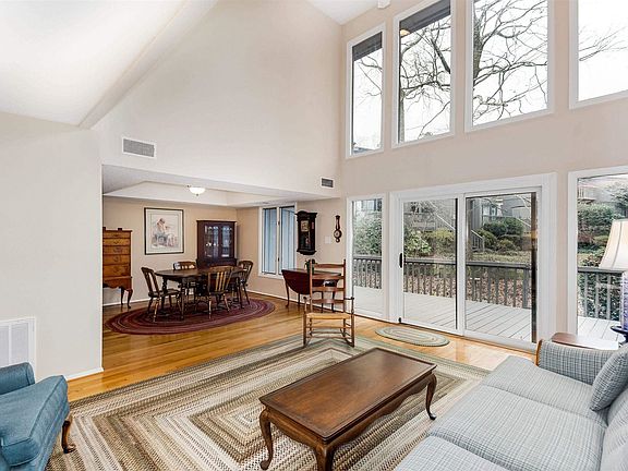 5th image of 133 Ingleoak Ln