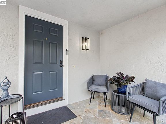 5th image of 28089 Thorup Ln