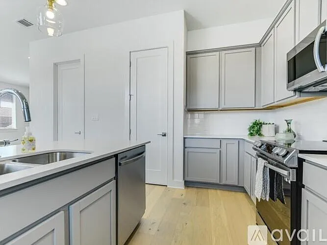 2050 Lohmans Spur #801 — Photo 10