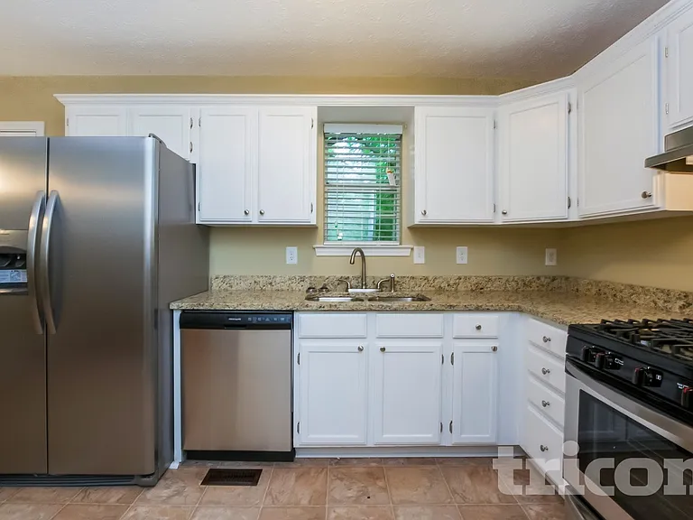 48 Halehaven Dr — Photo 5