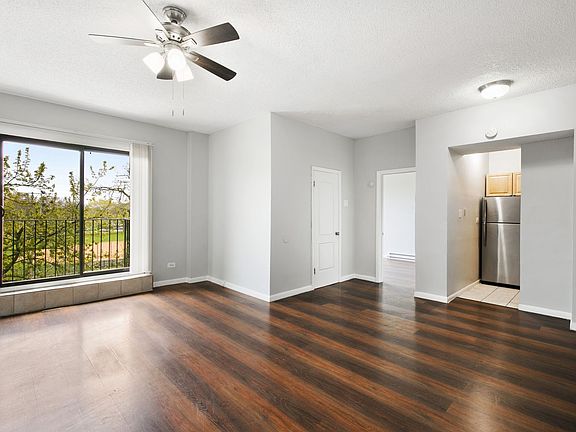 2nd image of 4520 N Clarendon Ave APT 302