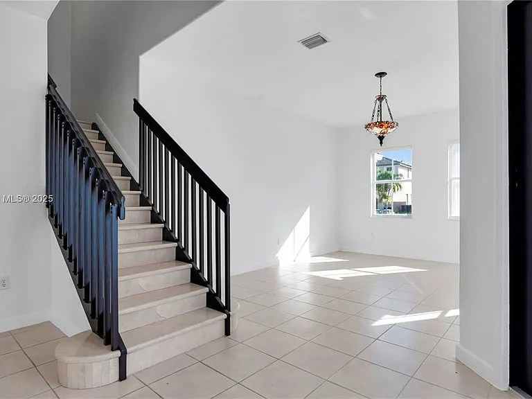 17994 NW 87th Pl — Photo 4