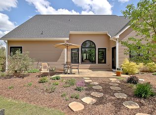 12 Smokey Ridge Ct, Newnan, GA 30263