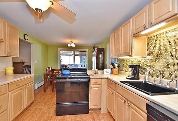 3rd image of 12 Maryvale Ln