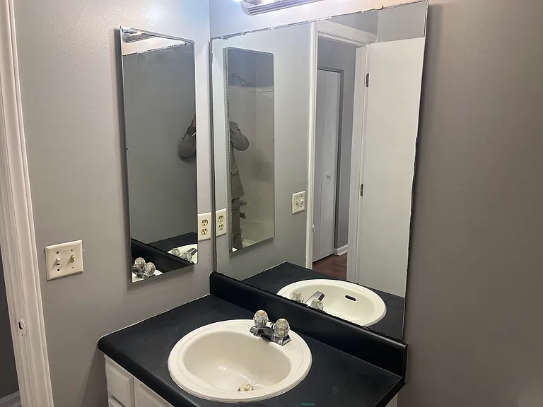 821 Winslow Way — Photo 1