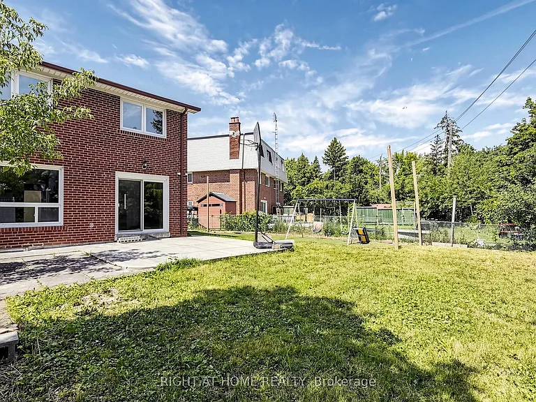 148 Sexton Cres #MAIN — Photo 32