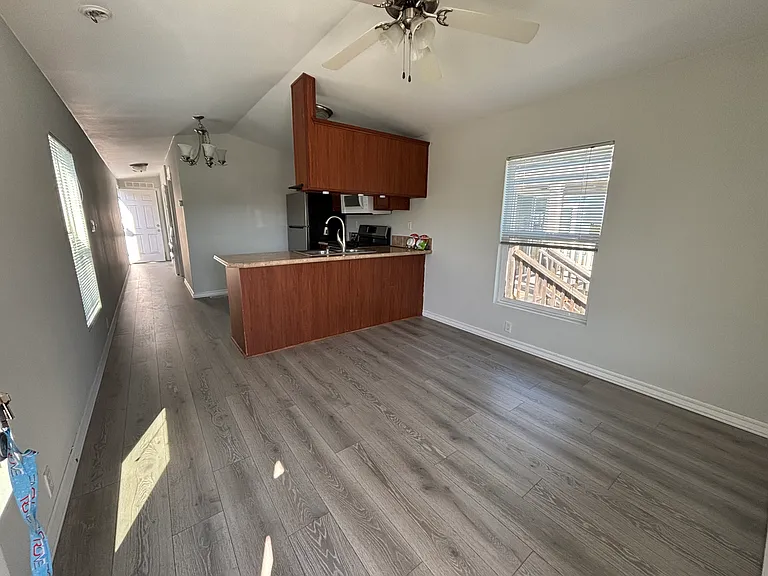 N Harbor Dr — Photo 18