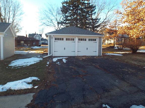 2nd image of 402 W Main St