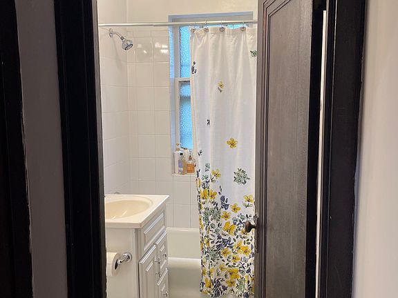 5th image of 1501 N Wicker Park Ave APT 2
