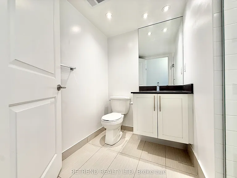 400 Adelaide St E #2204 — Photo 19