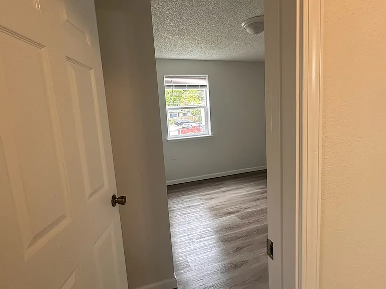 103 N Montgomery Ave #4 — Photo 2