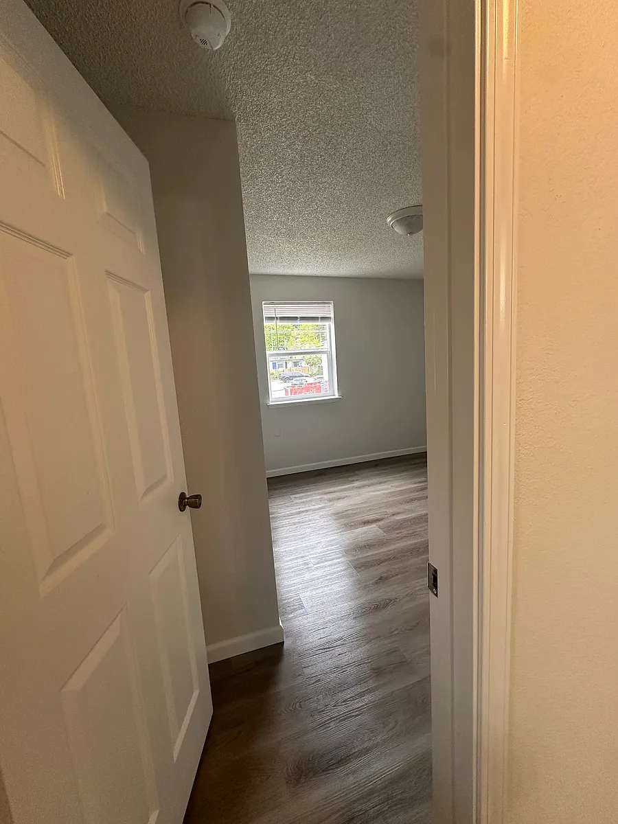 Building Photo - 103 N Montgomery Ave #4