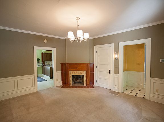 4th image of 135 W Maple St