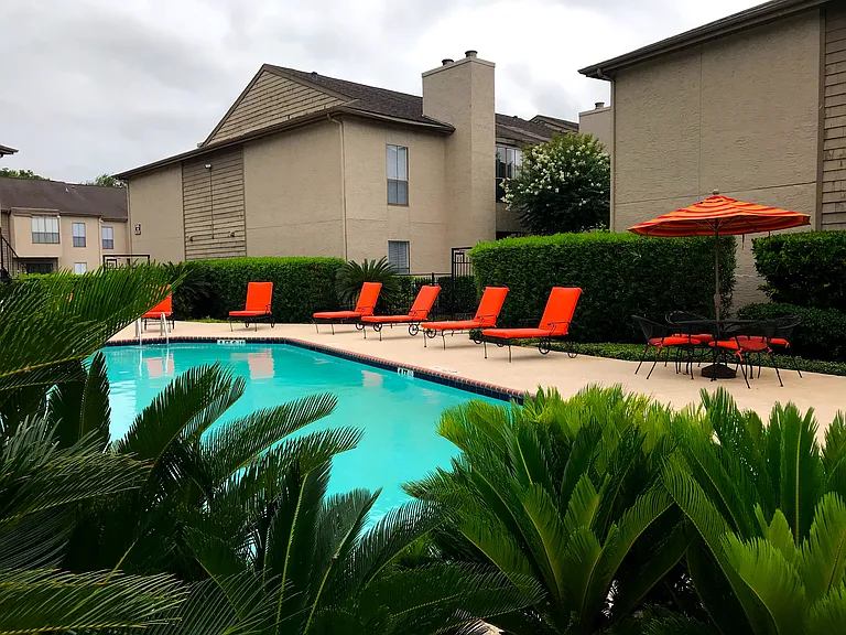 Wilshire Park Apartments — Photo 11