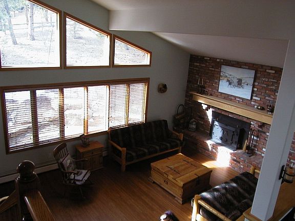 Livingroom w/lrg windows