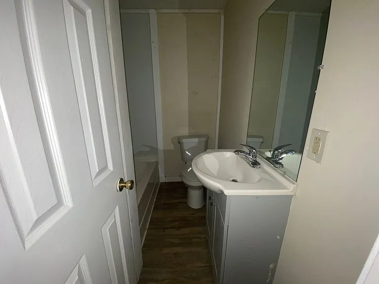 302 Oak St — Photo 5