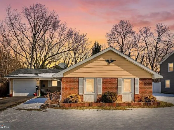 32 Millbrook Dr, Willingboro, NJ 08046