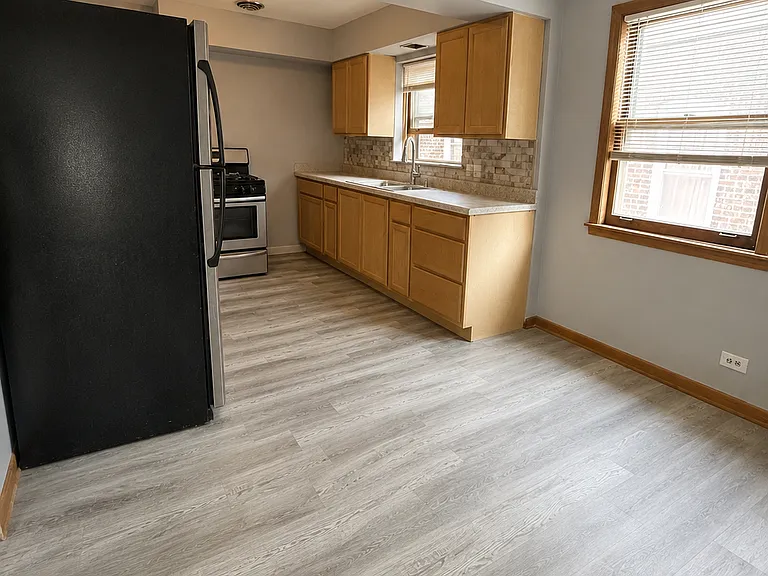 8113 S Exchange Ave #2 — Photo 4