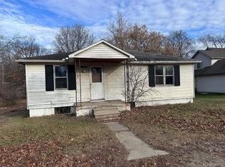 9196 Little Farm Dr, White Lake, MI 48386
