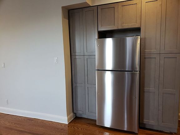 3rd image of 580 E 17th St APT 6A