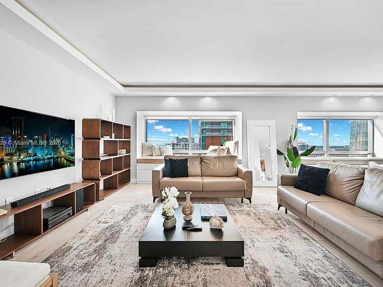 1435 Brickell Ave #3401 — Photo 30