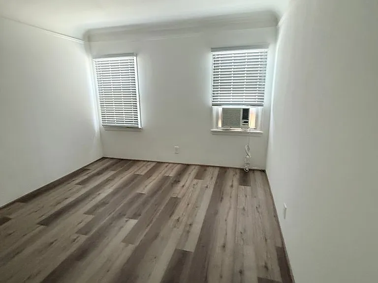 139-145 N Harper Ave — Photo 14
