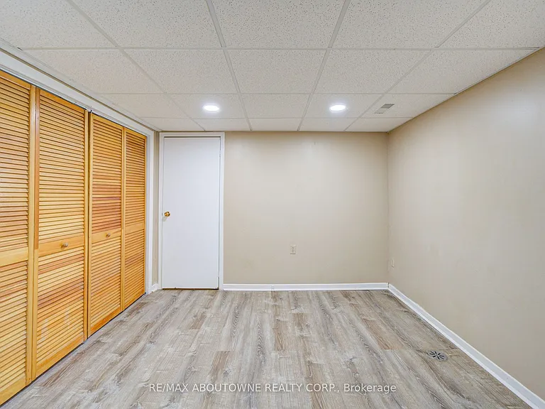 1156 Old Colony Rd #LOWER — Photo 30