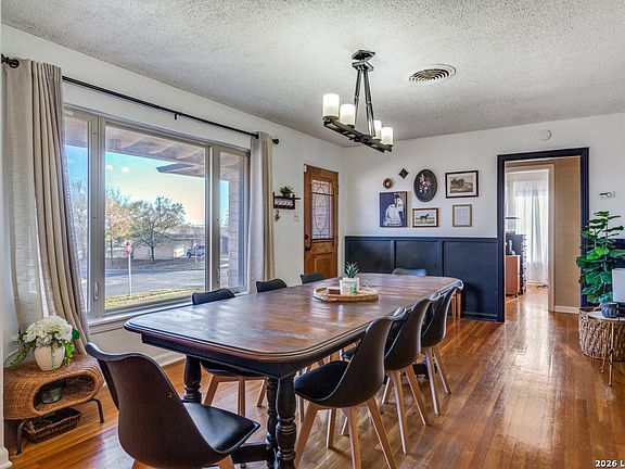 3rd image of 302 Sullivan Dr