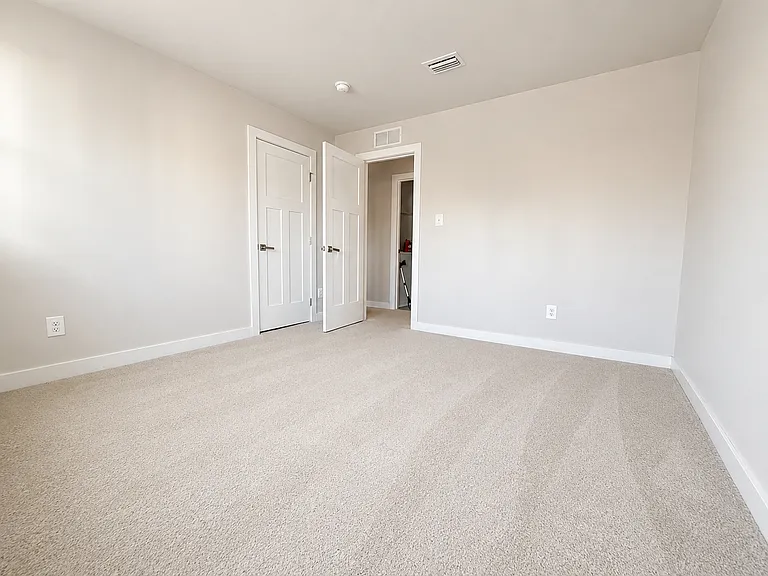418 Tree Of Heaven Way — Photo 6