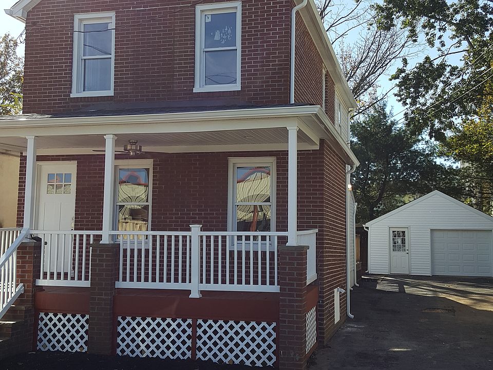 Renovated Colonial in 2017!