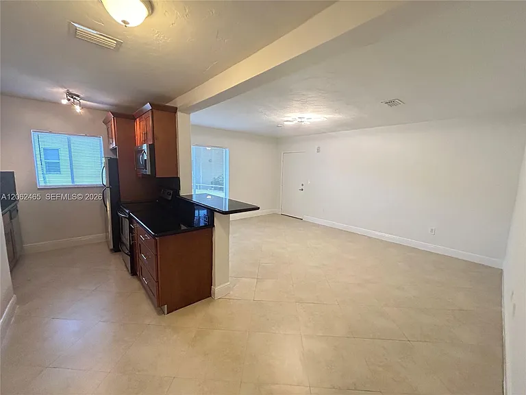 2880 Pine Tree Dr #10 — Photo 4