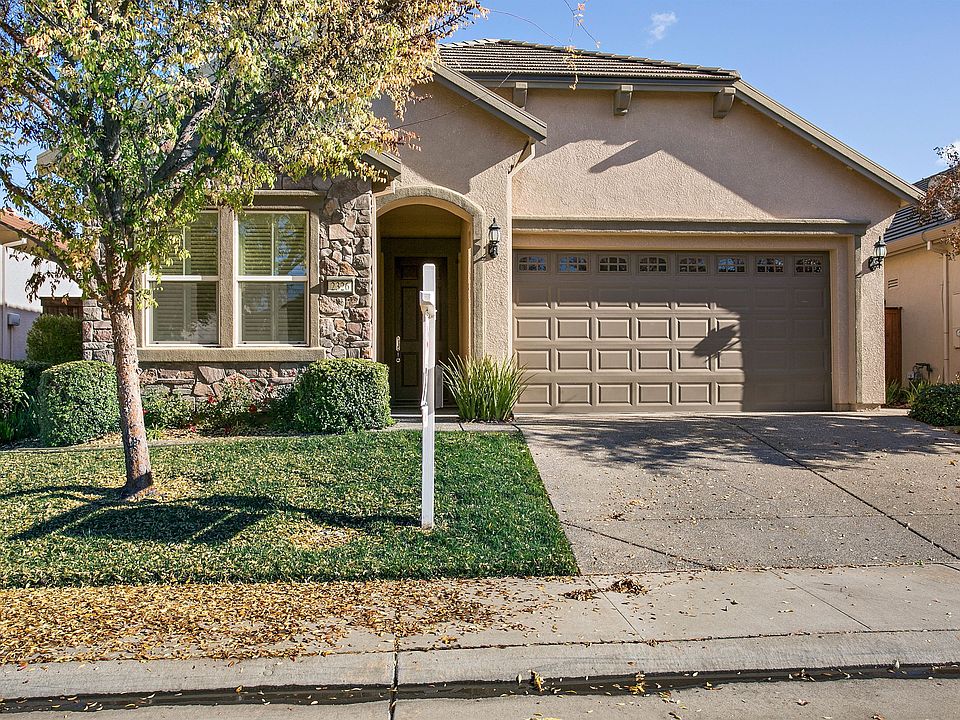 1st image of 2326 Langtree Dr