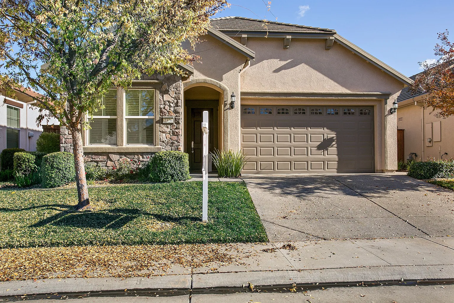 2326 Langtree Dr photo 1